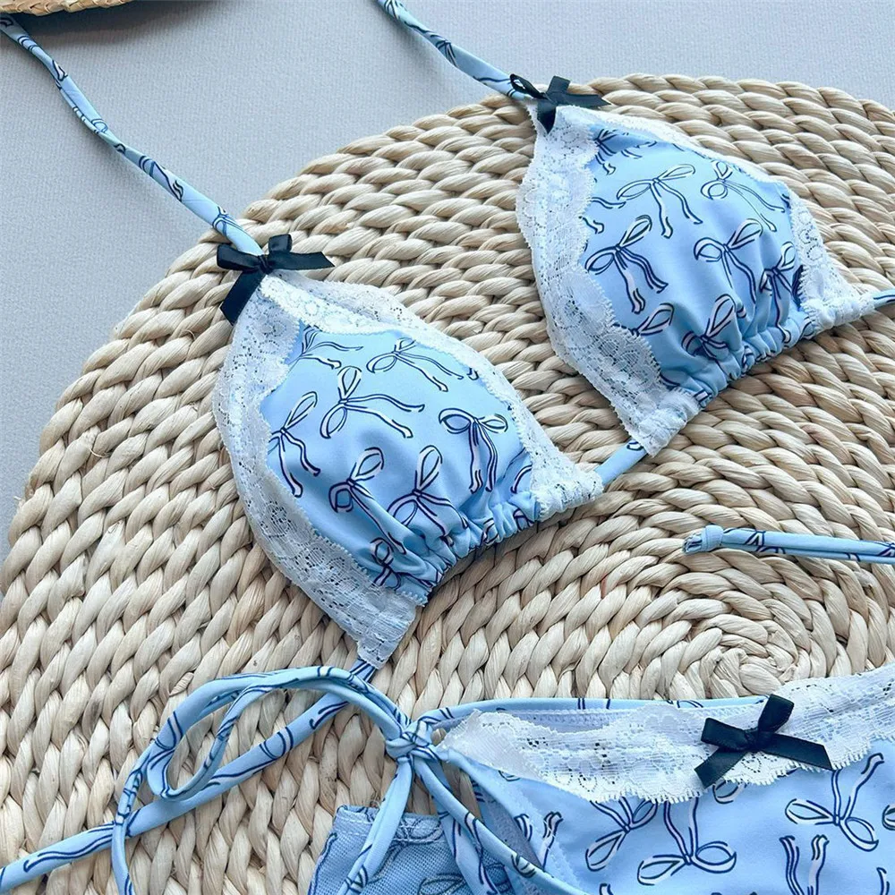 Blaue Schleife, bedruckt, Neckholder, String, Dreieck, Bikini-Sets, 3-teilig, Miniröcke, Vertuschungen, sexy Badeanzug, Damen, Urlaub, Spitzenrand-Badebekleidung