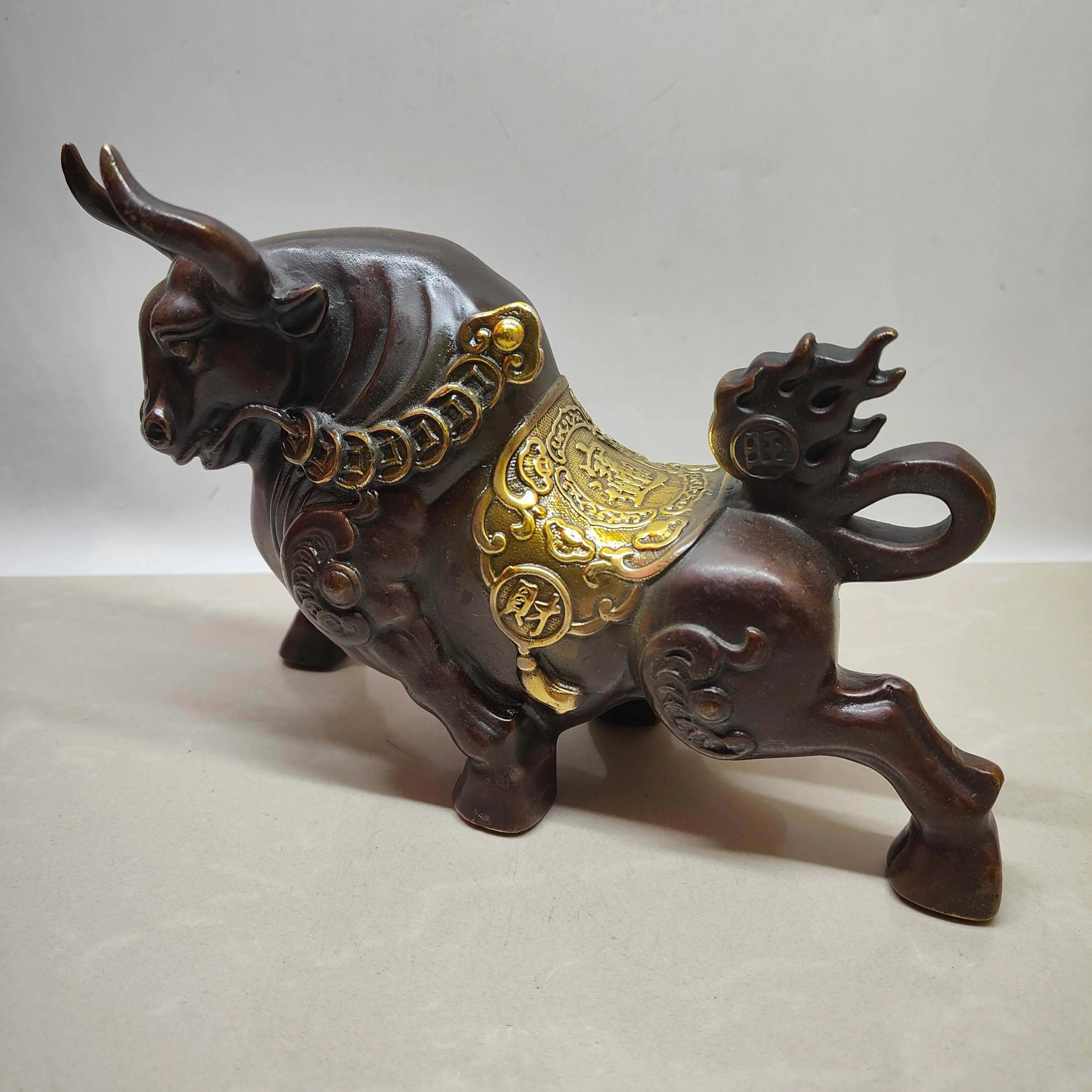 Feng Shui Lucky Mini Ox Statue Vintage Gilt Brass Craft Wealth Blessing Home Desktop Decor