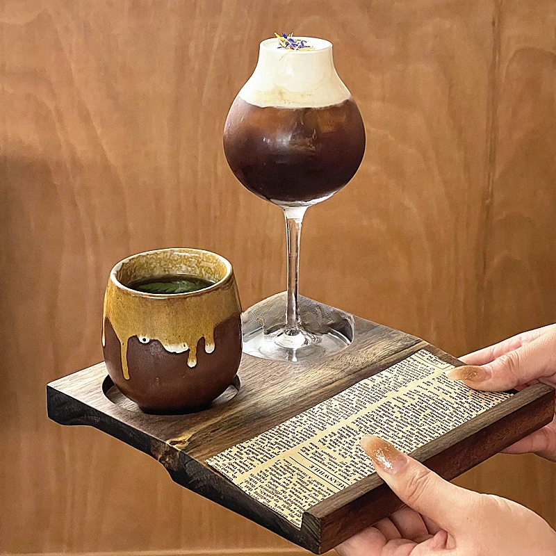 

Special drink cup, tall ice latte coffee cup, wooden tray set, produced by the coffee shop.