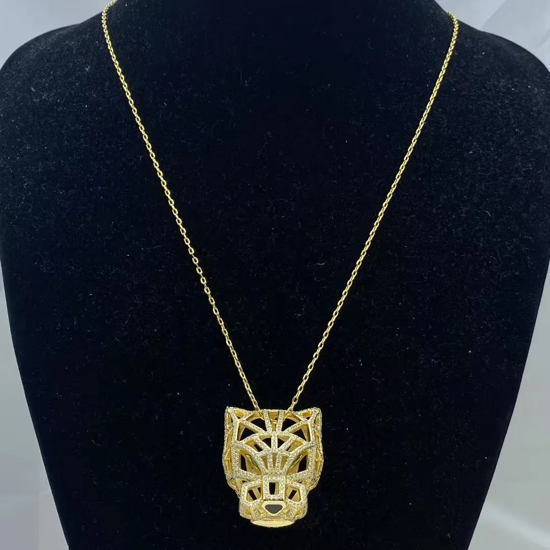 

2025 New Carti Necklace Retro Pendant Highlights High-end Temperament Suitable for Daily Wear