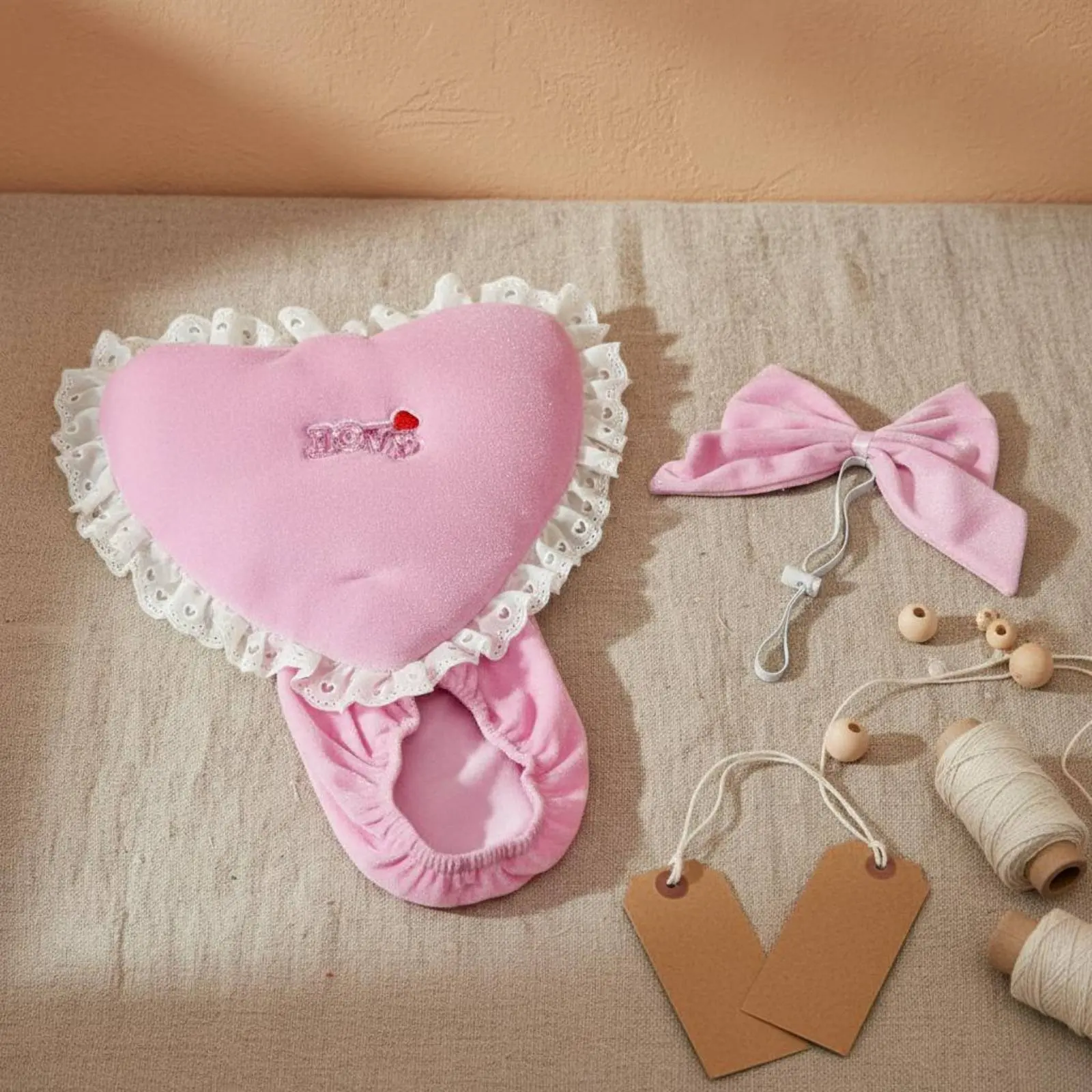 Traje festivo para gato con adornos brillantes y ribete de encaje - imagen 2