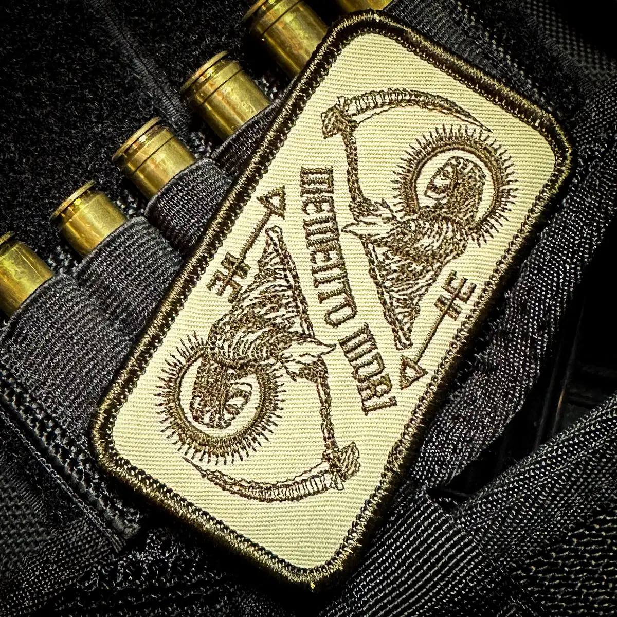 

Memento Mori Embroidery Patch Hook & Loop Morale Badges Outdoor Backpack Tactical Patches Skull Clothing Applique Punk Patch