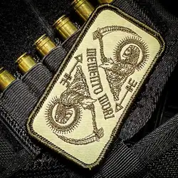 Memento Mori Embroidery Patch Hook & Loop Morale Badges Outdoor Backpack Tactical Patches Skull Clothing Applique Punk Patch