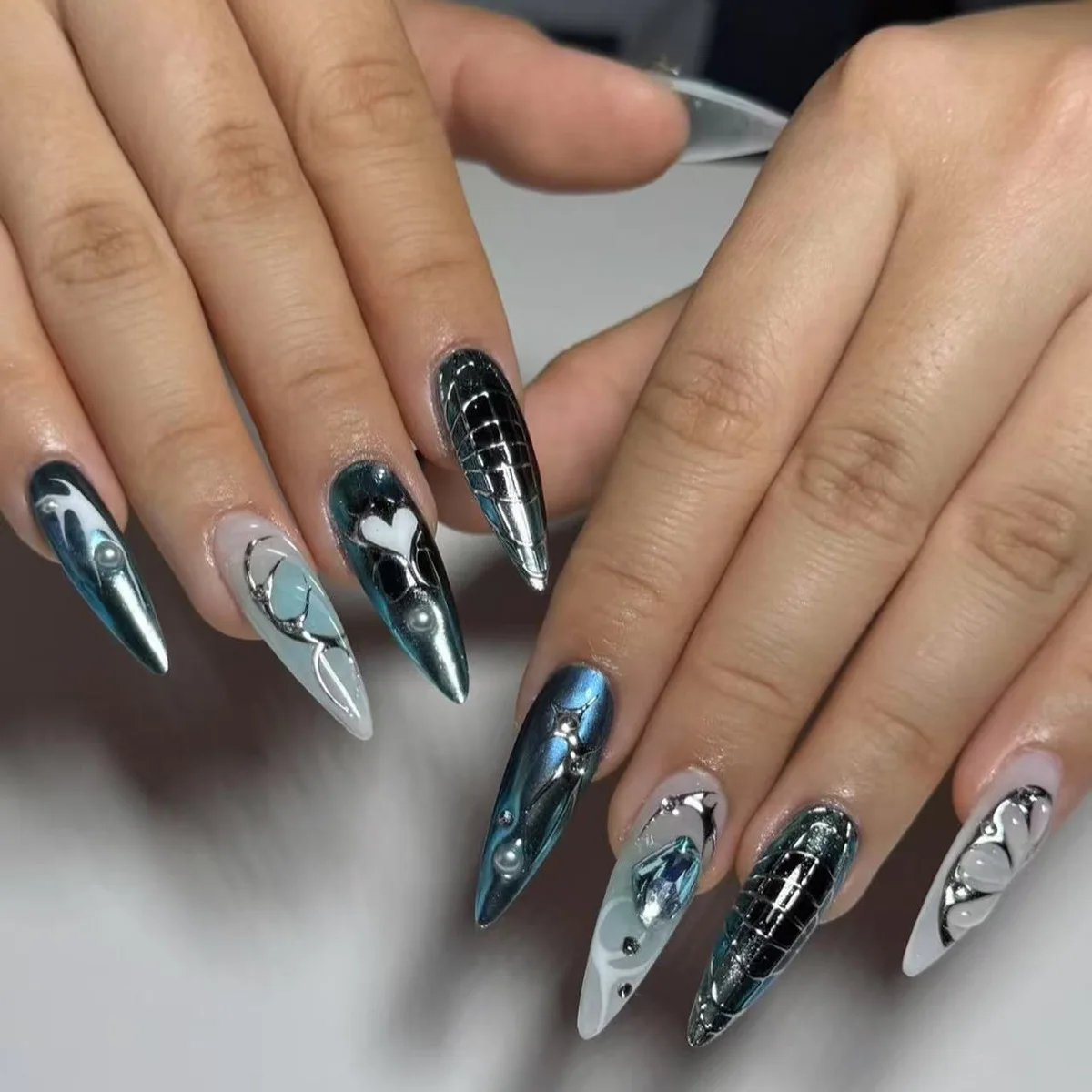 

24PCS Cyberpunk Metal Style Wearing Armor Long Pointed 3D Handmade Design Nail Plate Detachable Press on Nails