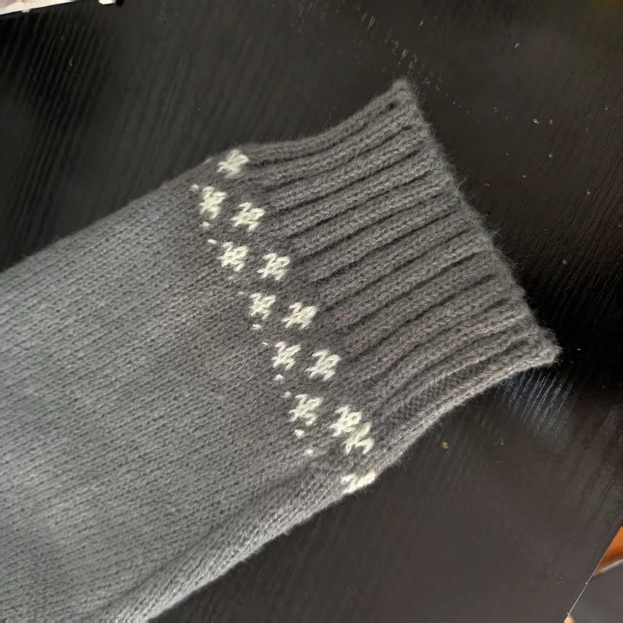 2025 خريف شتاء جديد ريترو كتلة اللون الجاكار فضفاضة طويلة الأكمام المرأة تنوعا معطف تريكو غير رسمي