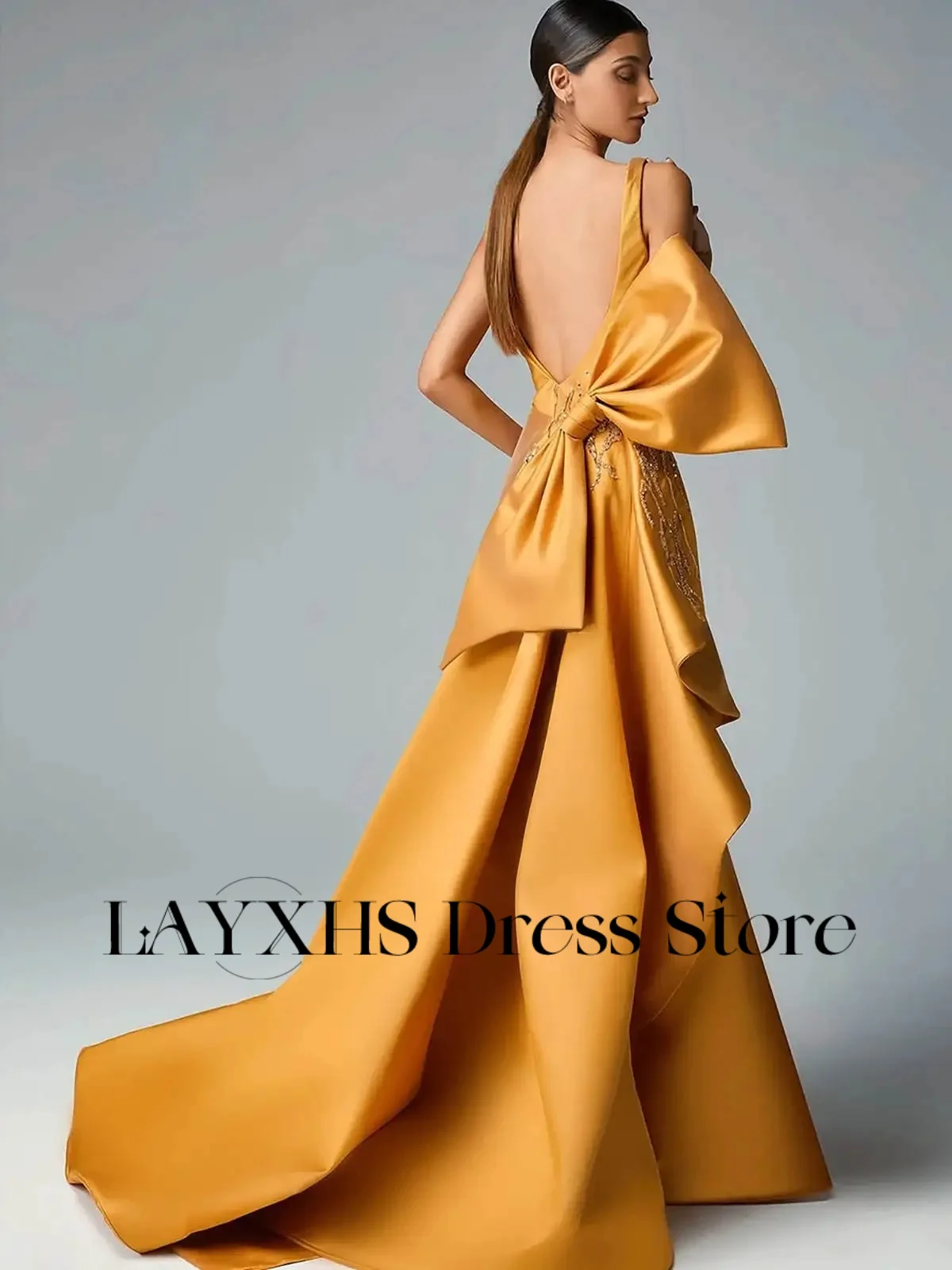 Eleganckie sukienki wieczorowe LAYXHS z kwadratowym dekoltem, odkrytymi plecami, kokardą, aplikacjami, rozcięciem, plisami, sukienki na studniówkę, szyte na miarę فساتين سهرة