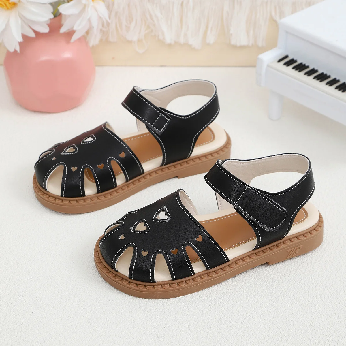 Girls Leather Cage Sandals 2026 New Summer Toddler Beach Shoes Anti-slippery Simple Classic School Outdoor Daily Wear Barefoot