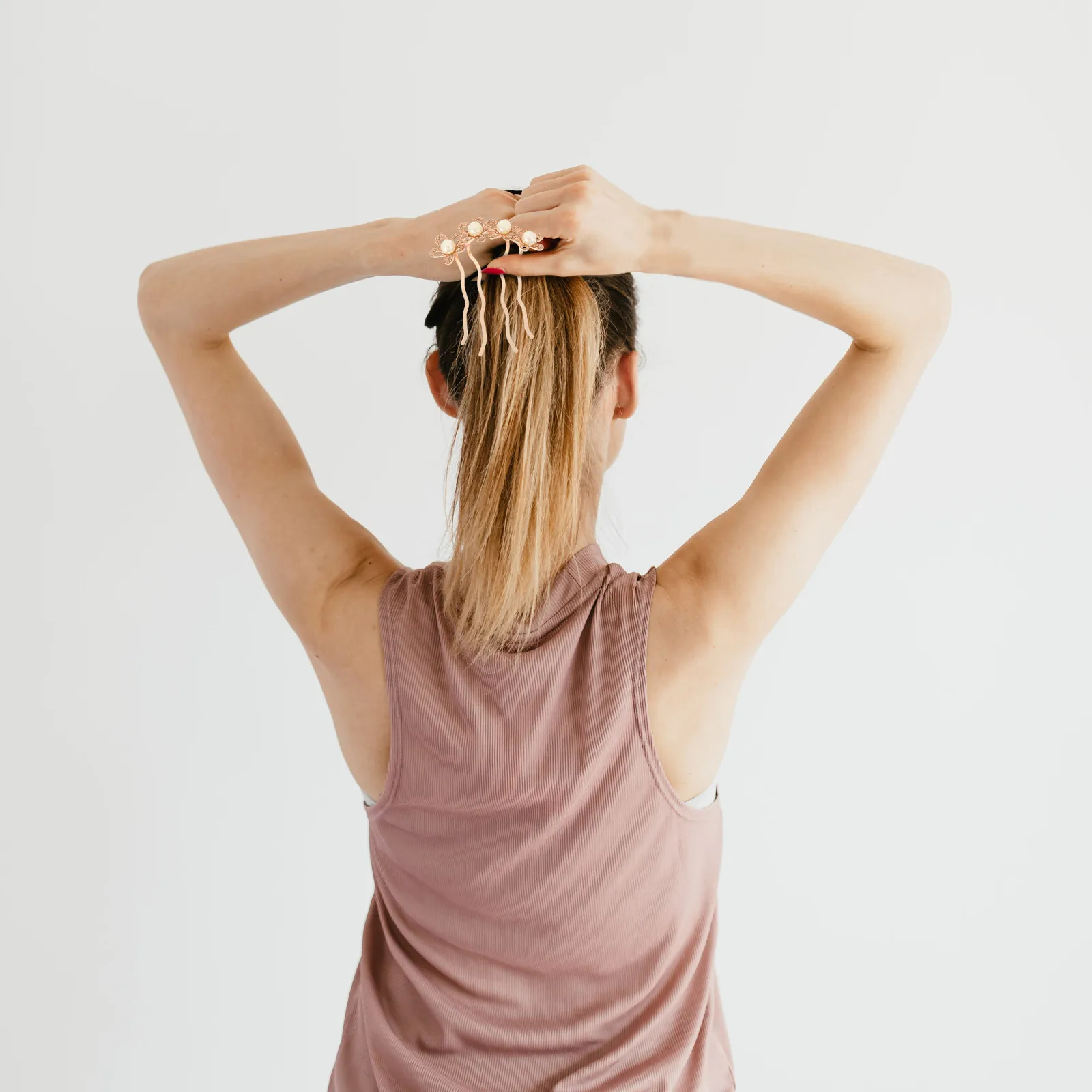 

Элегантная заколка для волос с жемчугом и стразами в виде цветка для невесты, подружки невесты, для торжественных мероприятий, свадебные аксессуары