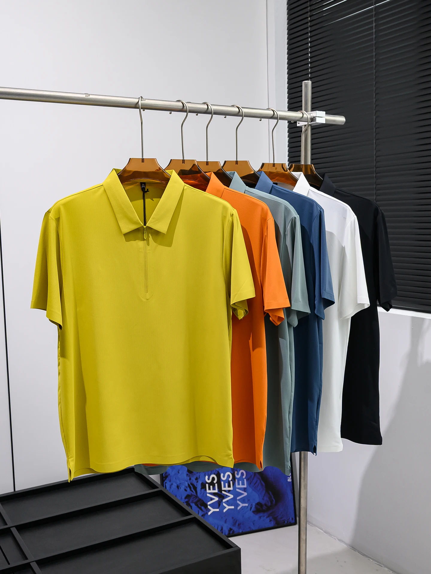 

Ice Silk Shirt Men's Summer Breathable Mesh Half Zip Short Sleeve Smooth Comfortable Seamless Lightweight Casual Wear