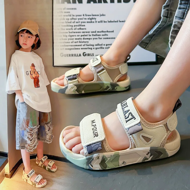 Kids Sandals Boys' Baotou Anti Kick Toe Protection Sandals 2023 Summer New Camo Girls' Beach Shoes Big Children's Casual Shoes