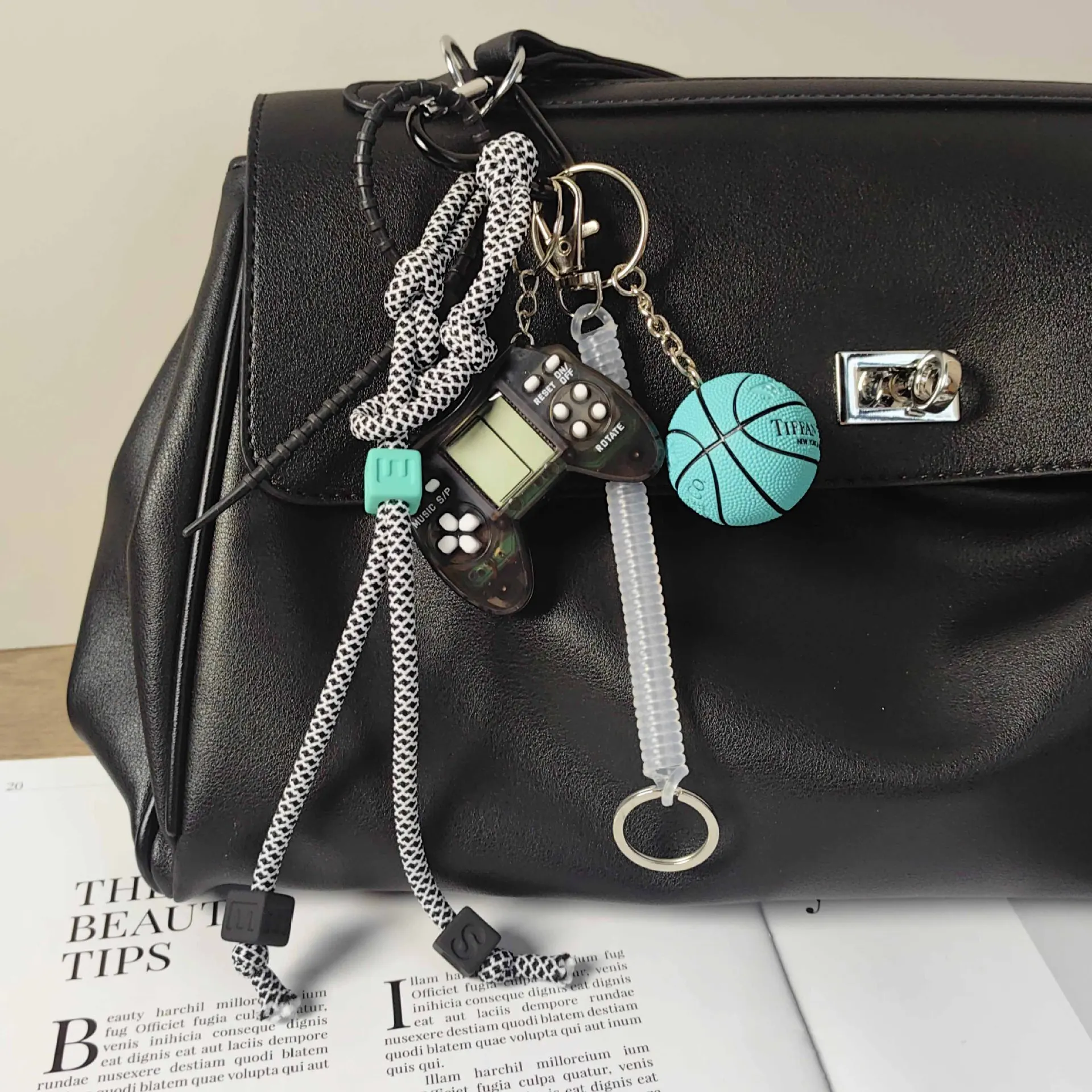 Fashionable Key Pendants Black White Heart Card Sleeve Balloon Dog Basketball Weaving Rope Woman Bag Pendant Ornaments Keychain