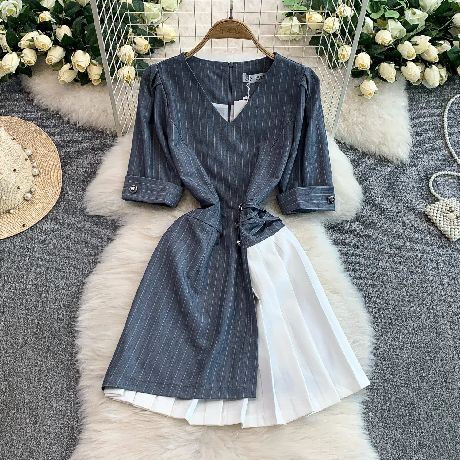 

2025 Fashion Striped V-neck Short Sleeve Dress Women Summer Design Waist Slimming Pleated Short Dress
