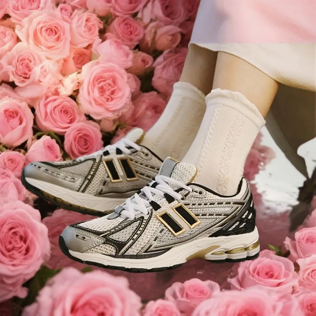 

FallTrendy retro sports shoes, classic silhouette, trend comeback