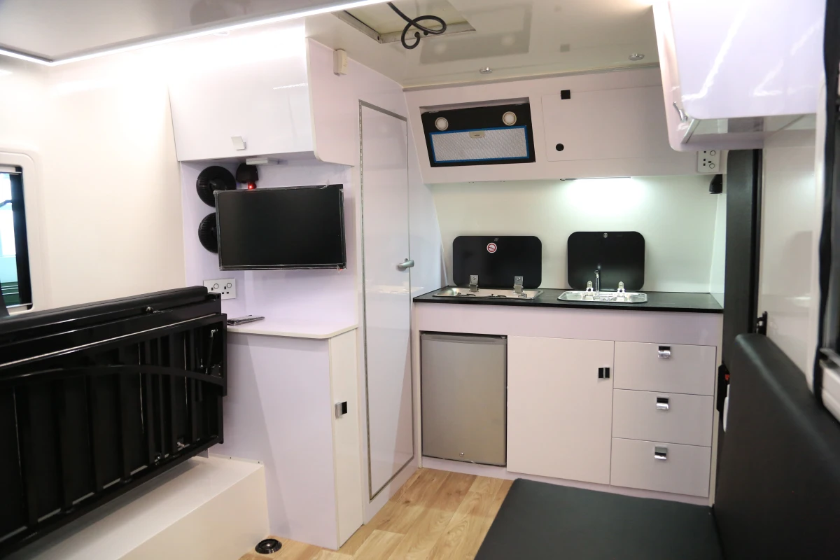 جودة عالية OEM مخصصة 12FT RV لعبة قافلة للطرق الوعرة مع سرير رفع