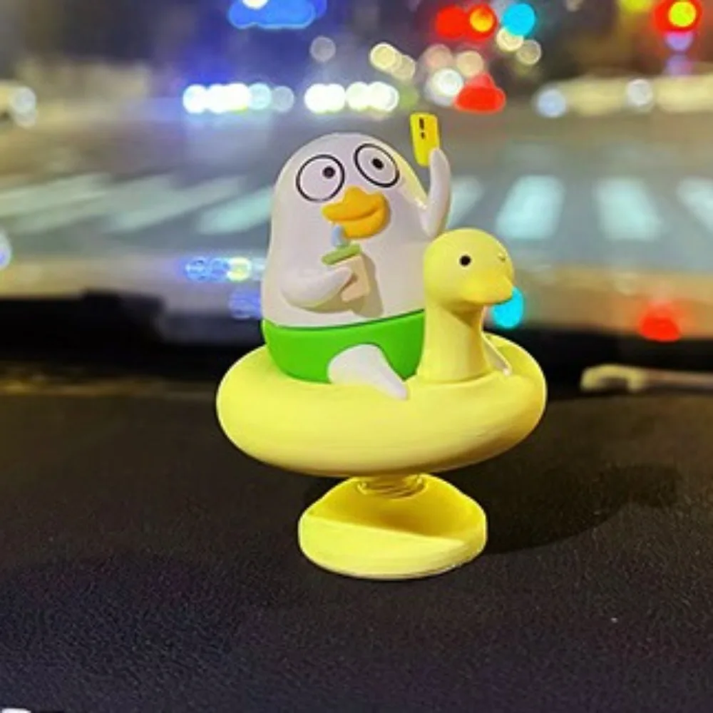 Engraçado pequeno liu pato agitando ornamentos de carro estátua dos desenhos animados pequeno liu pato decoração do carro bonito coleção carro bobblehead figura