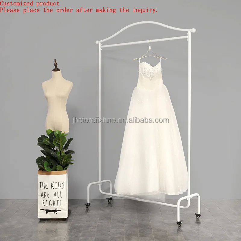 

Decorative Wedding Dress Rack Stand Wheels Gold Freestanding Garment Rack Modern Bride Clothes Metal Display Rack