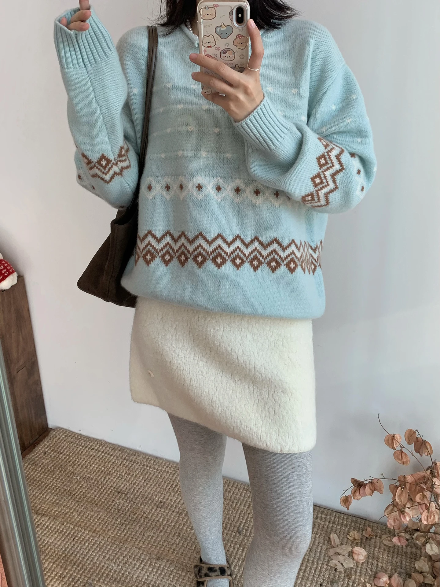 

Ретро-корейский шерстяной свитер с V-образным вырезом и длинными рукавами для женщин: модный повседневный свитер с отворотами для осени и зимы