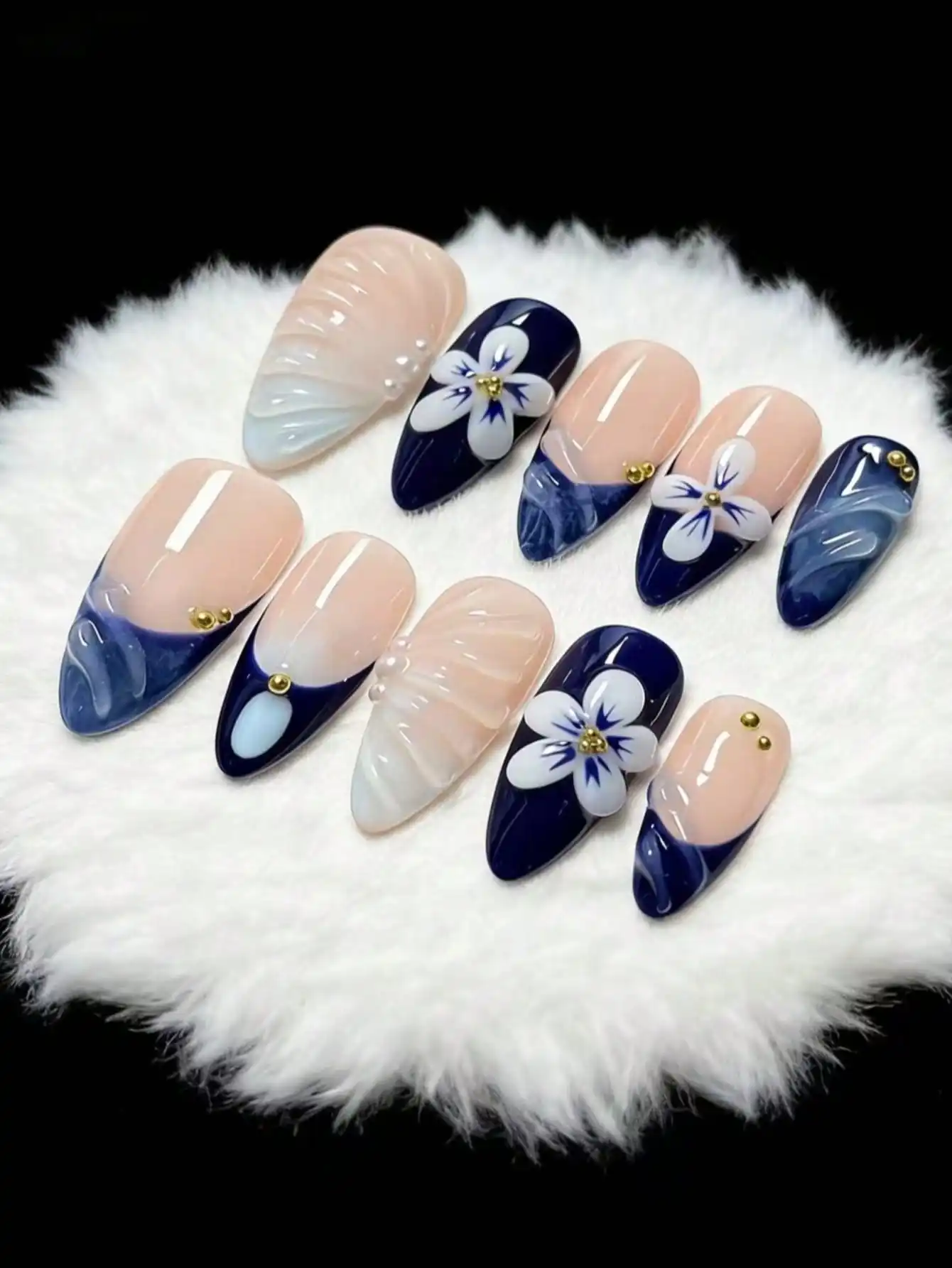 10-Piece Set of Embossed Wave-Patterned French-Style Almond-Shaped Seaside Vacation Handmade Nail Art, Suitable for Seaside Vacations, Forest-Themed Outings, Chinese-Style Outfits, Korean-Style Gentle Styles, Dress Dates, and Afternoon Tea Photo Shoots.