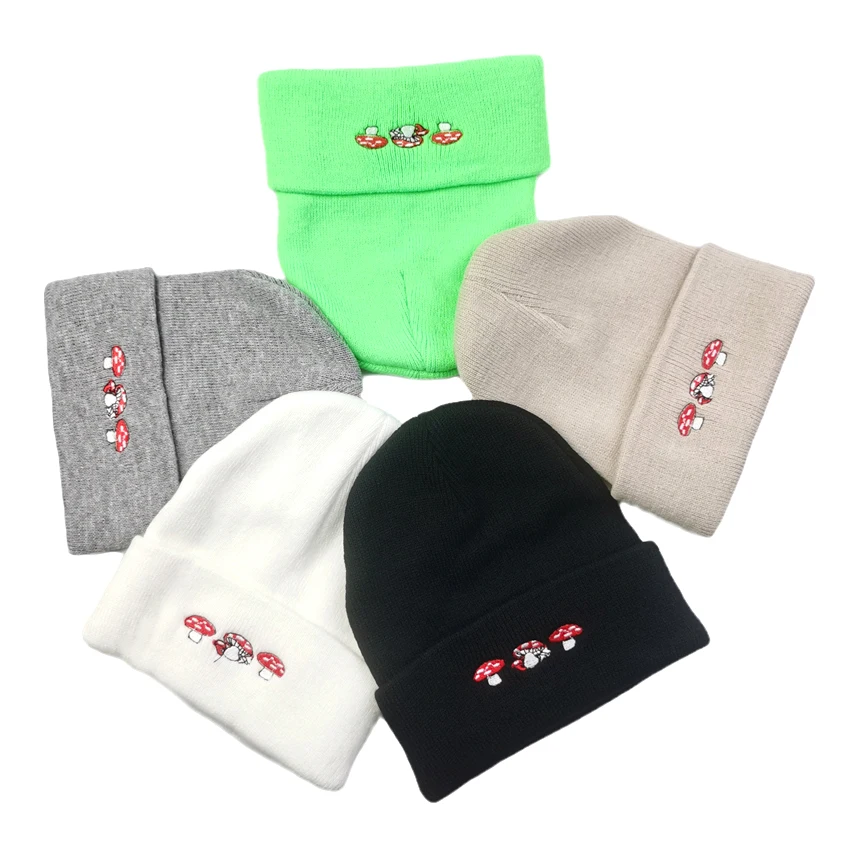 Winter Autumn Poisonous Mushrooms Fairy Tale Worlds Embroidery Beanies Skull Hat Men Women Outdoor Keepwarm Riding Cold Caps Zj4
