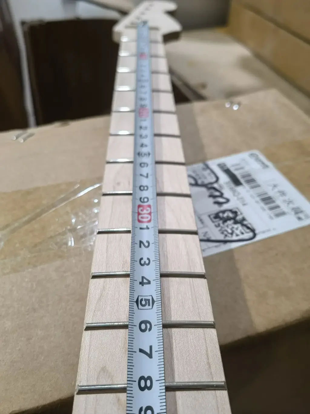 

Yinfente 20 Fret Guitar Necks 30 Inch Head Maple Fretboard withou Inlay Bolt on Style Unfinished Guitar Replacement Headstock