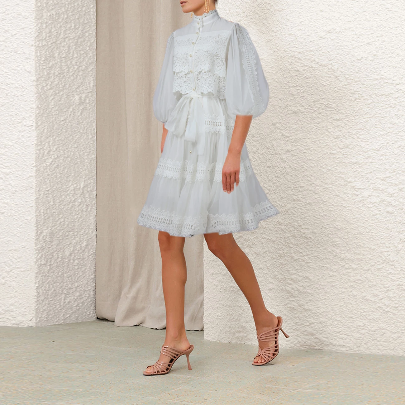 Vestido Midi Estilo Solto com Camadas e Renda em Cor Pura Artística Retro Europeia com Mangas Sino e Gola Alta