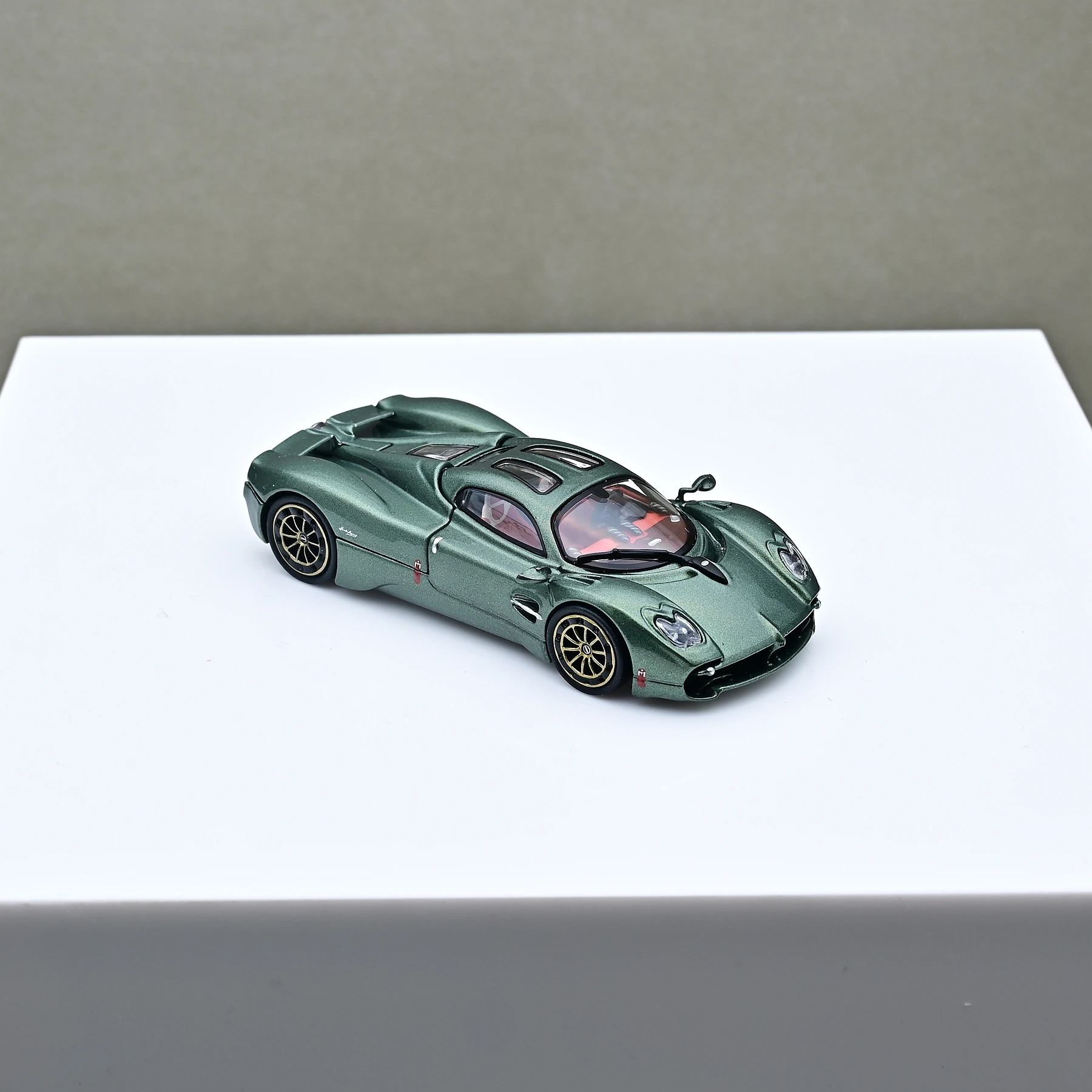 CMModel 1/64 Diecast  Pagani Utopia metallic green