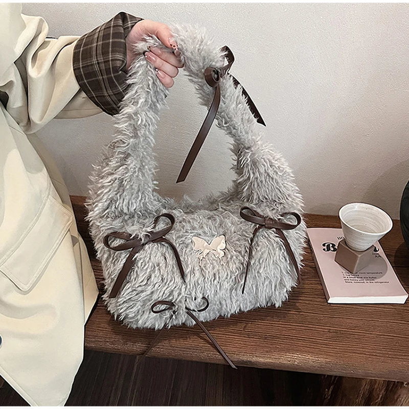 Flauschige Hobo-Schultertasche aus Kunstfell mit Schleife, minimalistische, lässige Handtasche mit Tragegriff für Damen, weiche Plüsch-Pendler-Tragetasche, Herbst/Winter – Detail 9