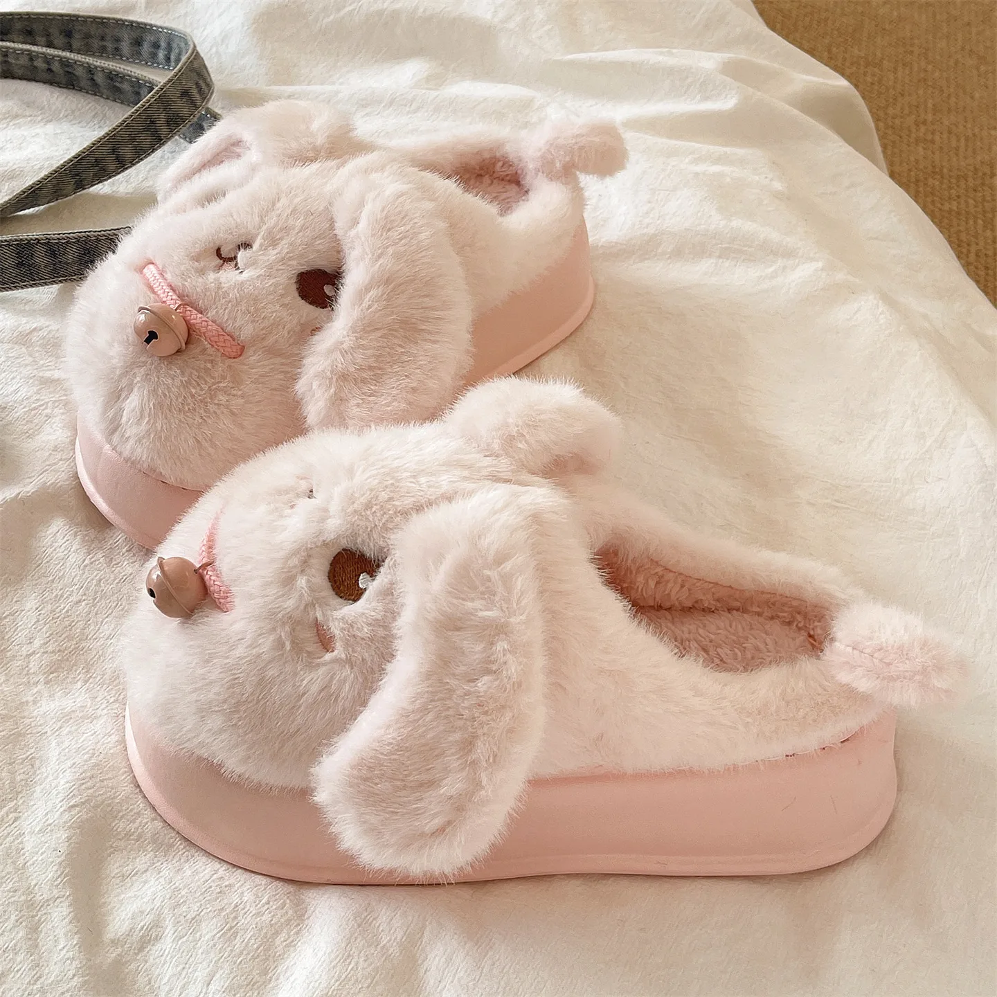 

Cute Cartoon Rabbit Single Band Winter New Women Slipper Thick Platform Fur Warm Indoor Comfortable Home Fluffy Home Slippers
