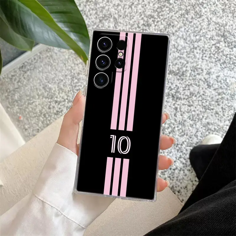 Чехол Samsung S23 Ultra в упаковке с изображением футбольной тематики
