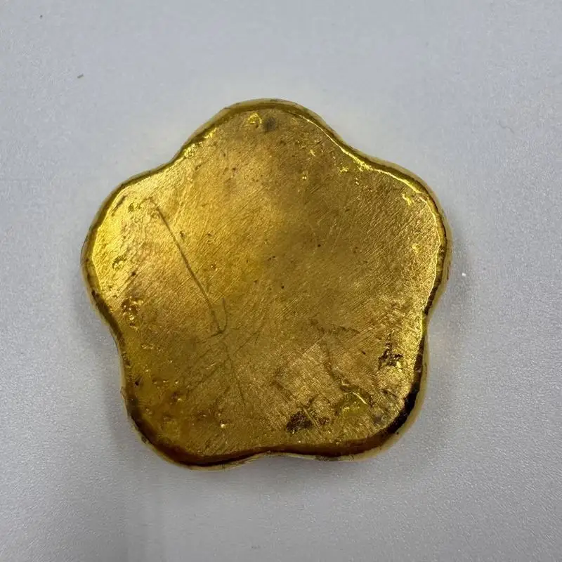 Small yellow fish, ancient bronze and ingots, flower-shaped bars, nuggets, gold bricks, brass, collectibles, anti