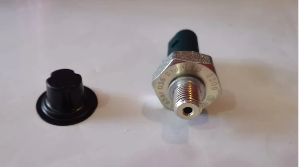 

1PCS Engine OIL Pressure Sensor 036919081B FOR VW golf /AUDI A3/Q3/A8CARS