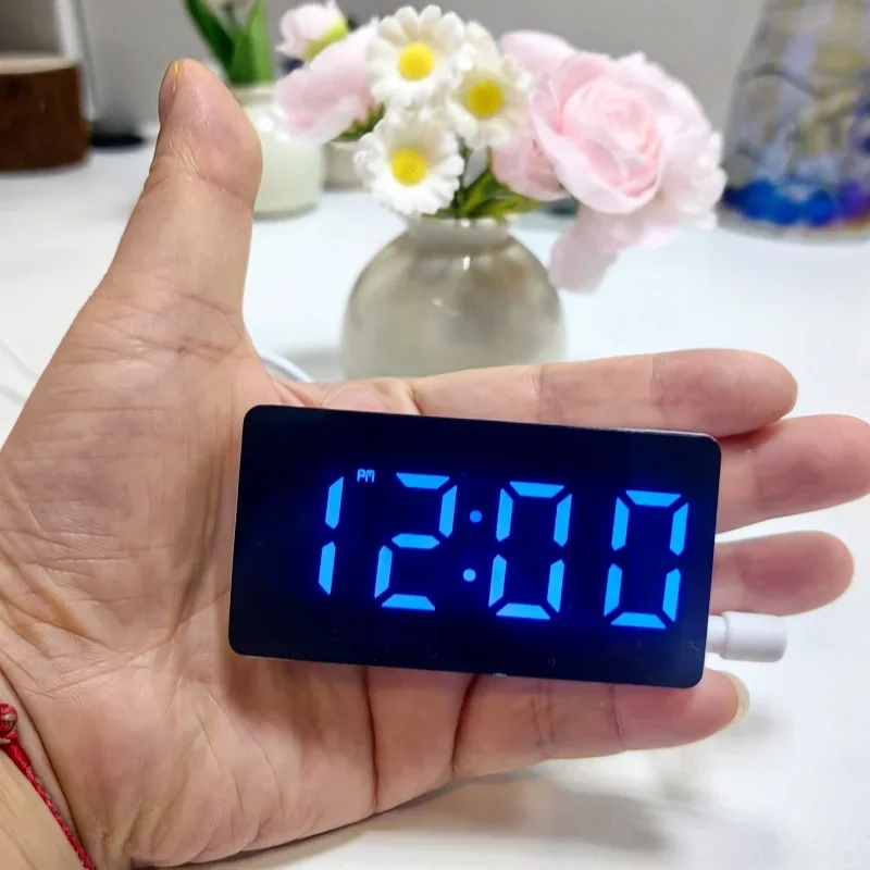 7*4cm Digital Alarm Clock TEMP Date 3 Alarms Power-off Memory Table Clock USB Powered Always On 12/24H Night Mode LED Clock