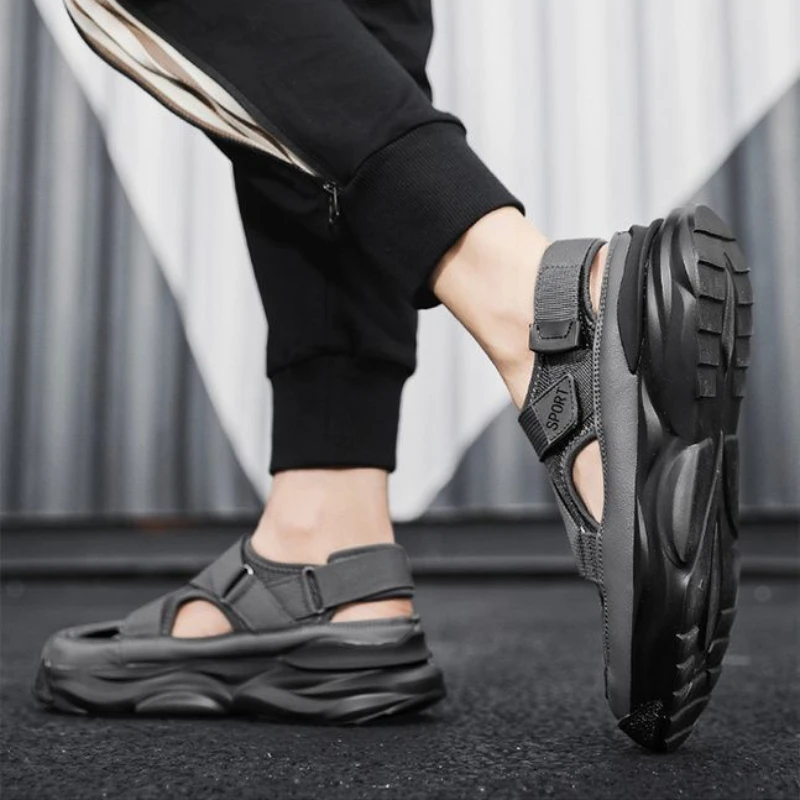 Sandalias de diseño de moda para hombre, zapatos informales transpirables para exteriores, Sandalias de playa antideslizantes con plataforma, novedad de 2024