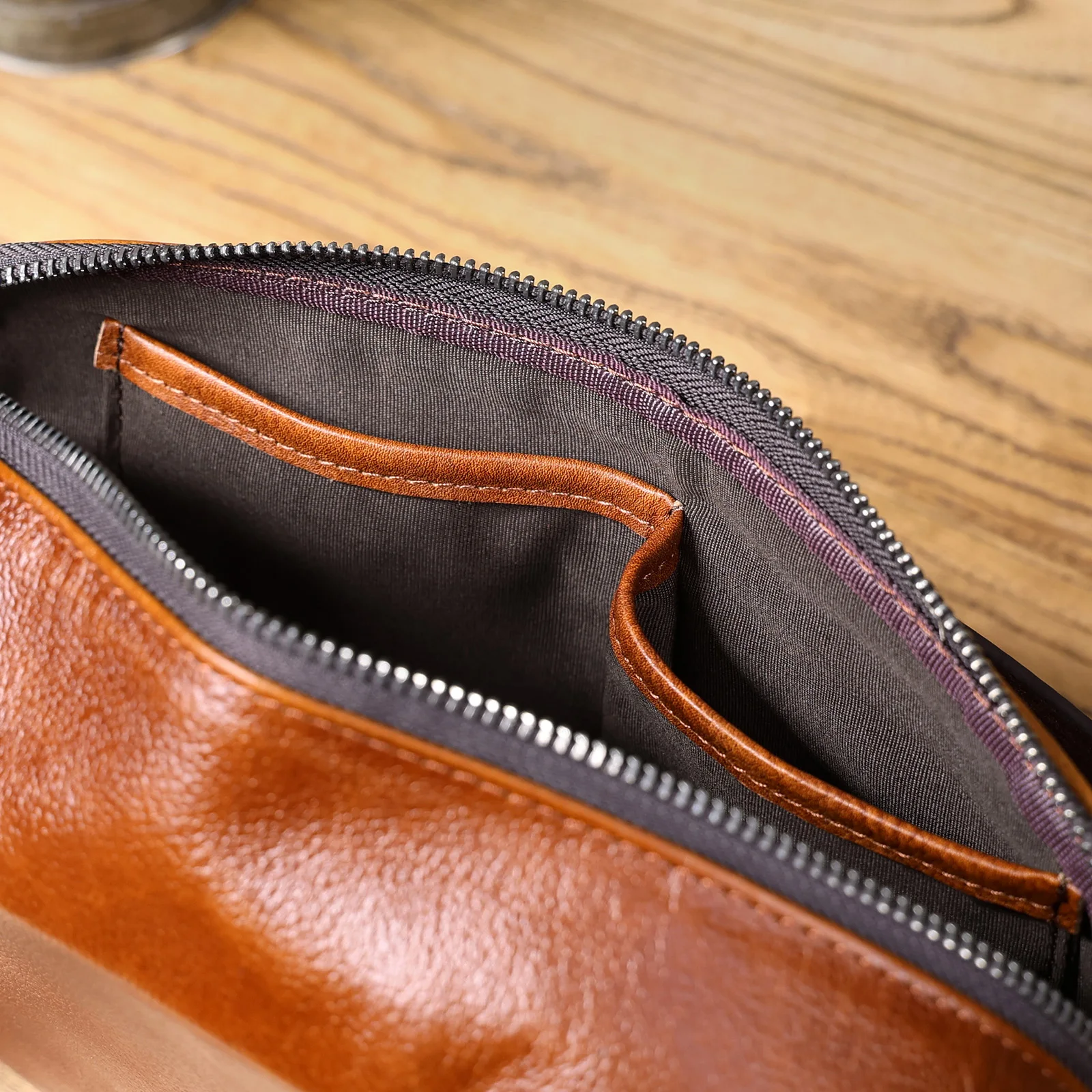 Vintage-Hüfttasche aus hochwertigem Rindsleder, lässige Schultertasche für Herren, multifunktionale Motorrad-Brusttasche aus echtem Leder – Detail 16