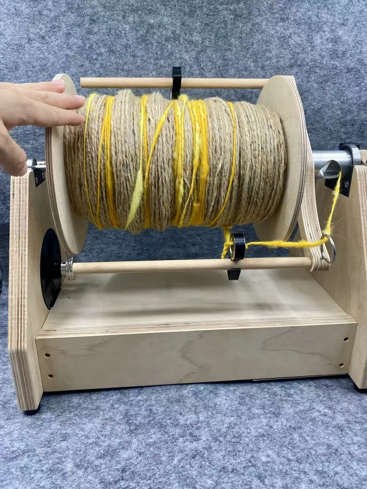 

Oversized Electric Spinning Wheel - Handcrafted Artistic Spinning Machine for Designers, Heavy-Duty Thread Spinning Equipment