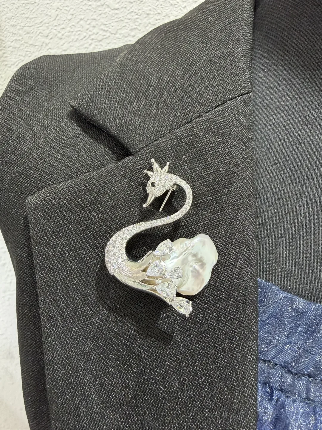 natural fresh water pearl brooch swan copper with cubic zircon randomly send irregular shape cute romantic fashion women jewelry