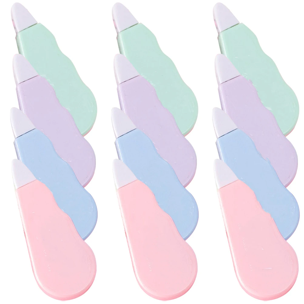12 قطعة من شريط تصحيح صغير لطيف محمول للطلاب والأطفال أدوات مكتبية لإصلاح الأخطاء على الفور أدوات الكتابة المدرسية البلاستيكية المدمجة
