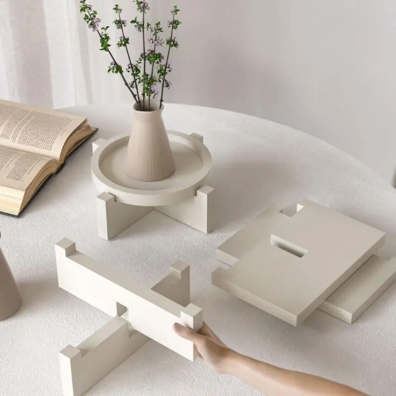 

R3MC Elegant Round Plate Shaped Sturdy Silicone Tray Offer Stability and Styles for Coffee Shops and Wedding Supplies