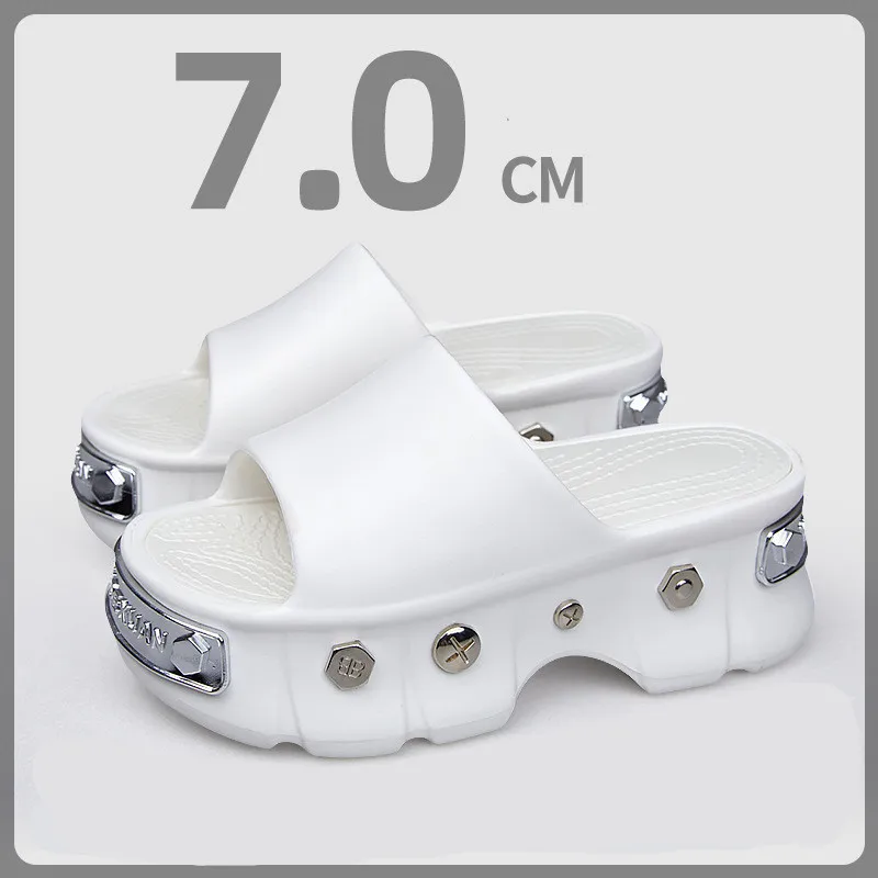 7.0 รองเท้าแตะด้านล่างหนาสุดเท่สําหรับผู้หญิงในฤดูร้อน ชายหาด และริมทะเล กันลื่น ทันสมัย เพิ่มความสูง เหนียบ