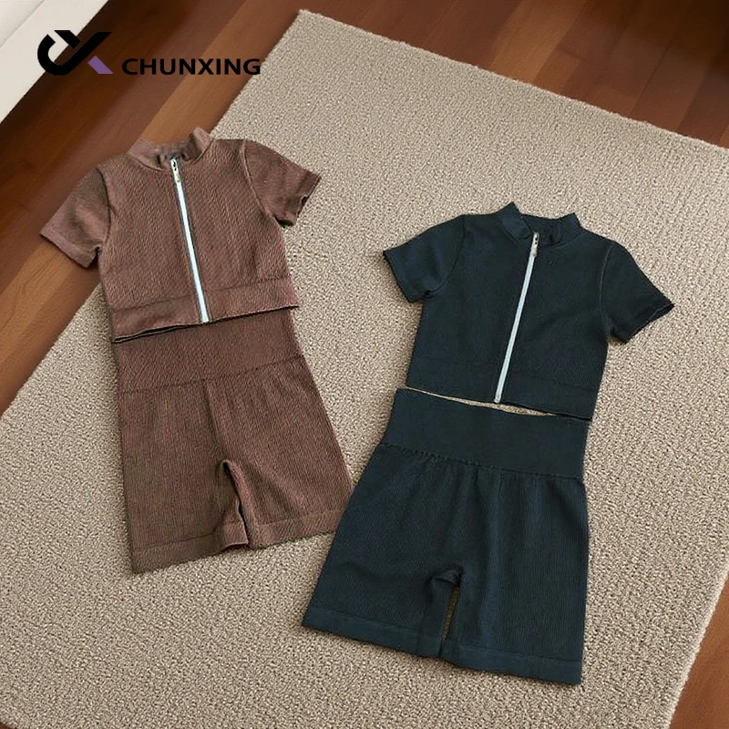 

Женский комплект для йоги, состоящий из двух частей, топ с высоким воротником на молнии и короткими рукавами, шорты для фитнеса персикового цвета, комплект для фитнеса для поднятия и бега бедер