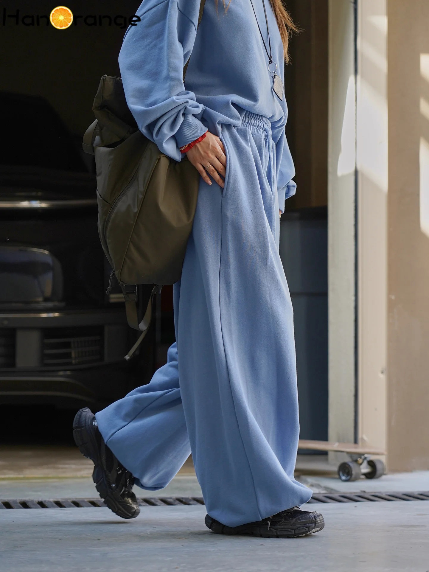 HanOrange 2026 Early Autumn Relaxed 3D Pleated Wide Leg Sweatpants Women Flowing Stylish Casual Trousers Black/Gray/Blue