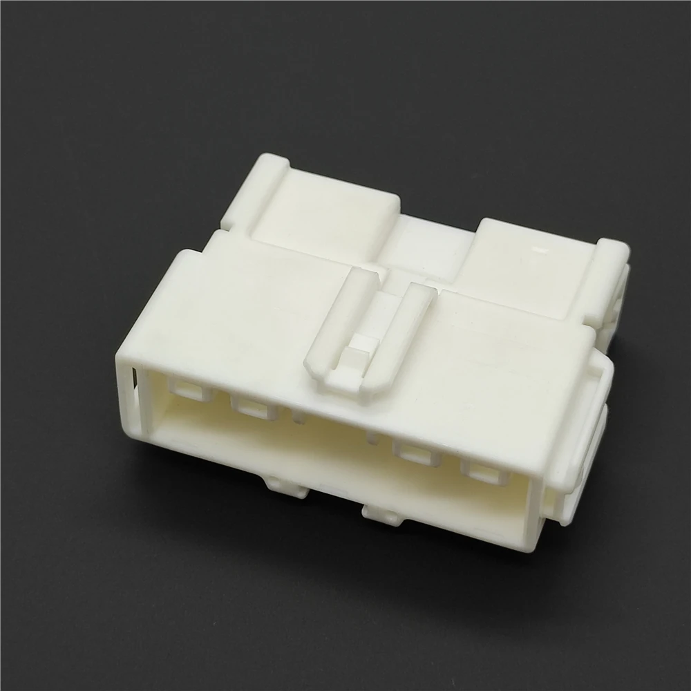6098-4590 34 Pin Automotive Connector Male HE Series 0.64mm 025 Unsealed PBT Natural Fit for Car ECU BCM Wiring