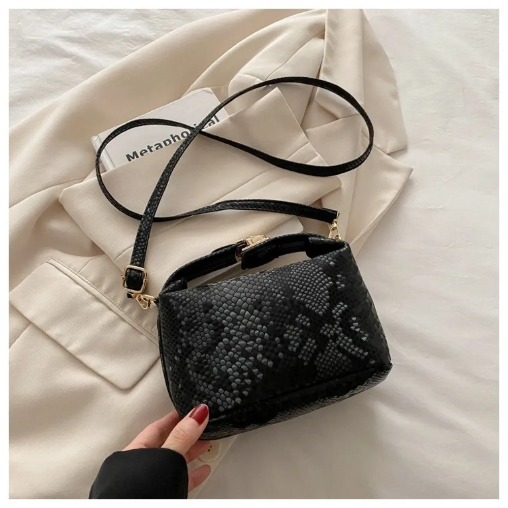 Fashion Solid Color Clutch Bags Pu Leather Women Woven Hobo Bag Small Commute Shoulder Bag Female