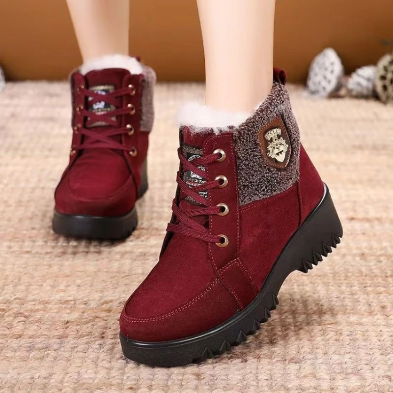 

Women's Plush Lined Thick Winter Snow Boots - Platform Warm Cotton Shoes, Round Toe Furry Lined Comfortable Riding Boots