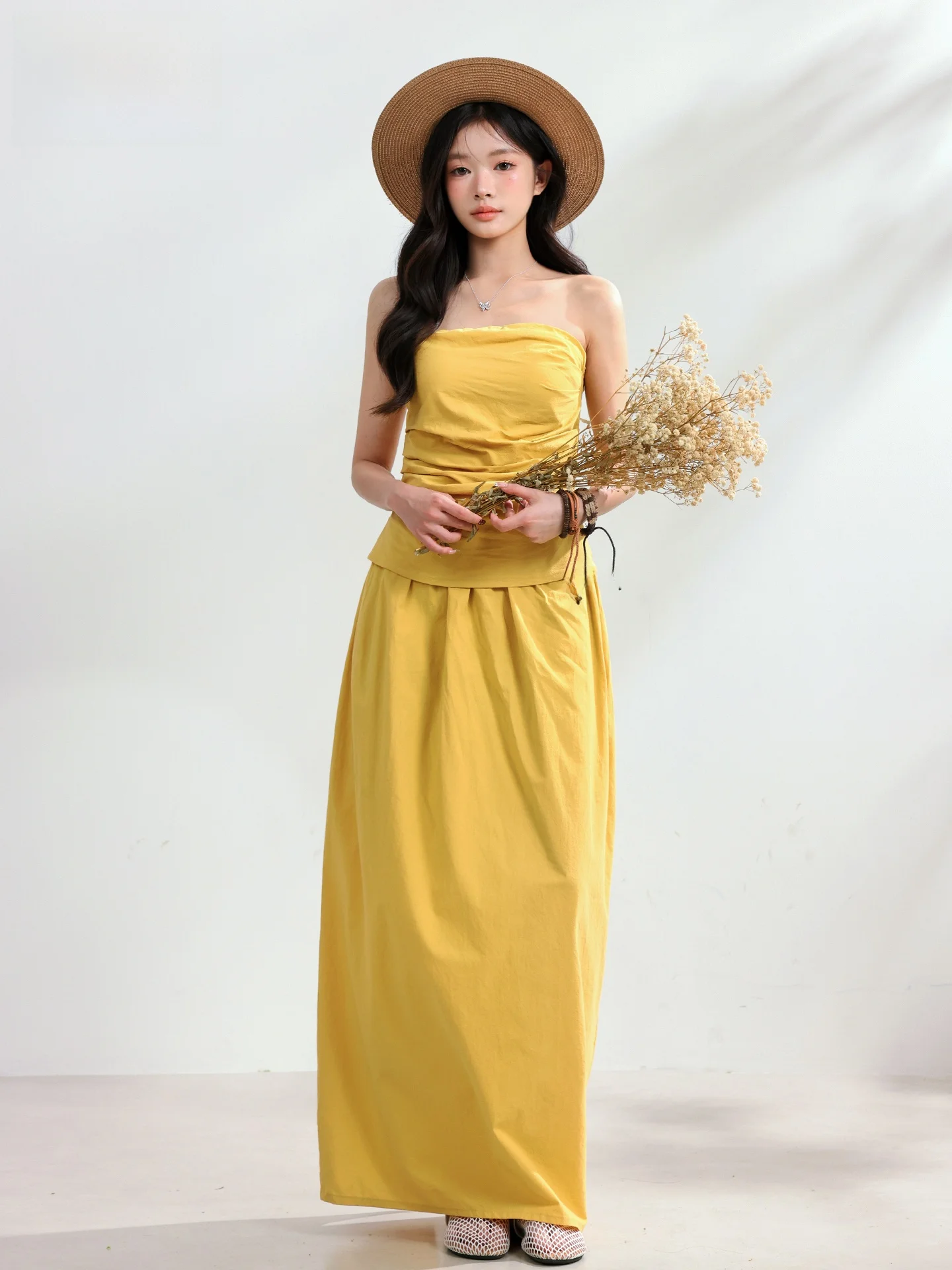 

Yellow Dopaamine Beautiful Holiday Style Strapless Two-Piece Set Women's New 2026 Summer Pleated Split Skirt Casual Loose Fit