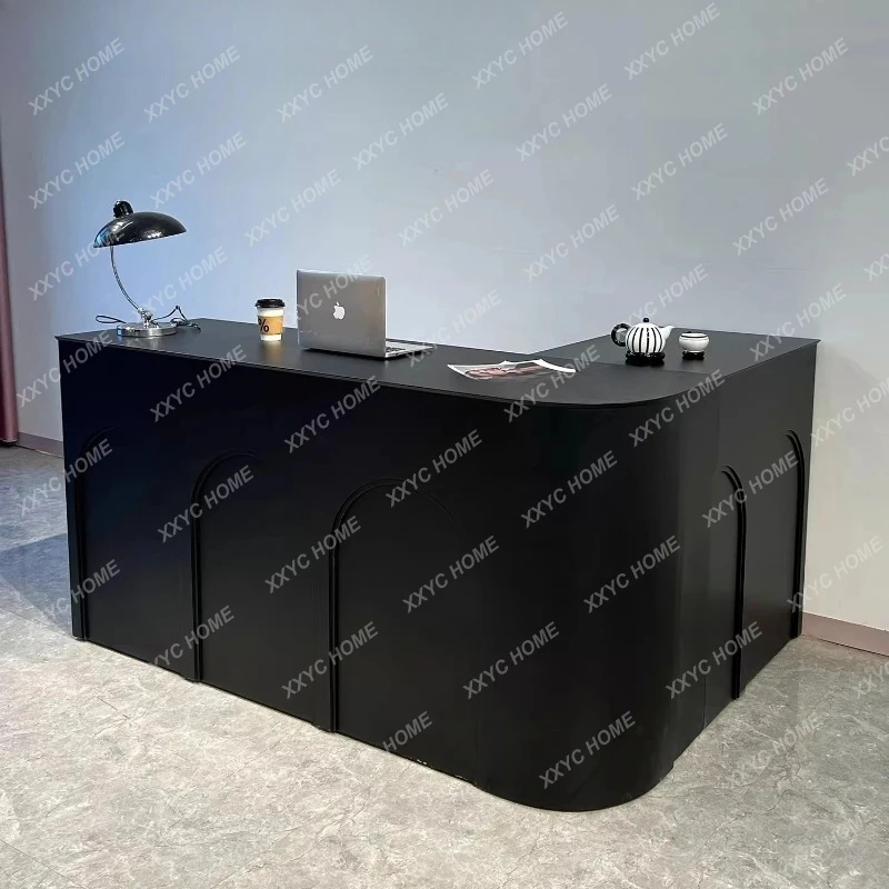 

Кассовый прилавок для магазина одежды, небольшой прилавок для женской одежды, черная краска для покраски прилавка.