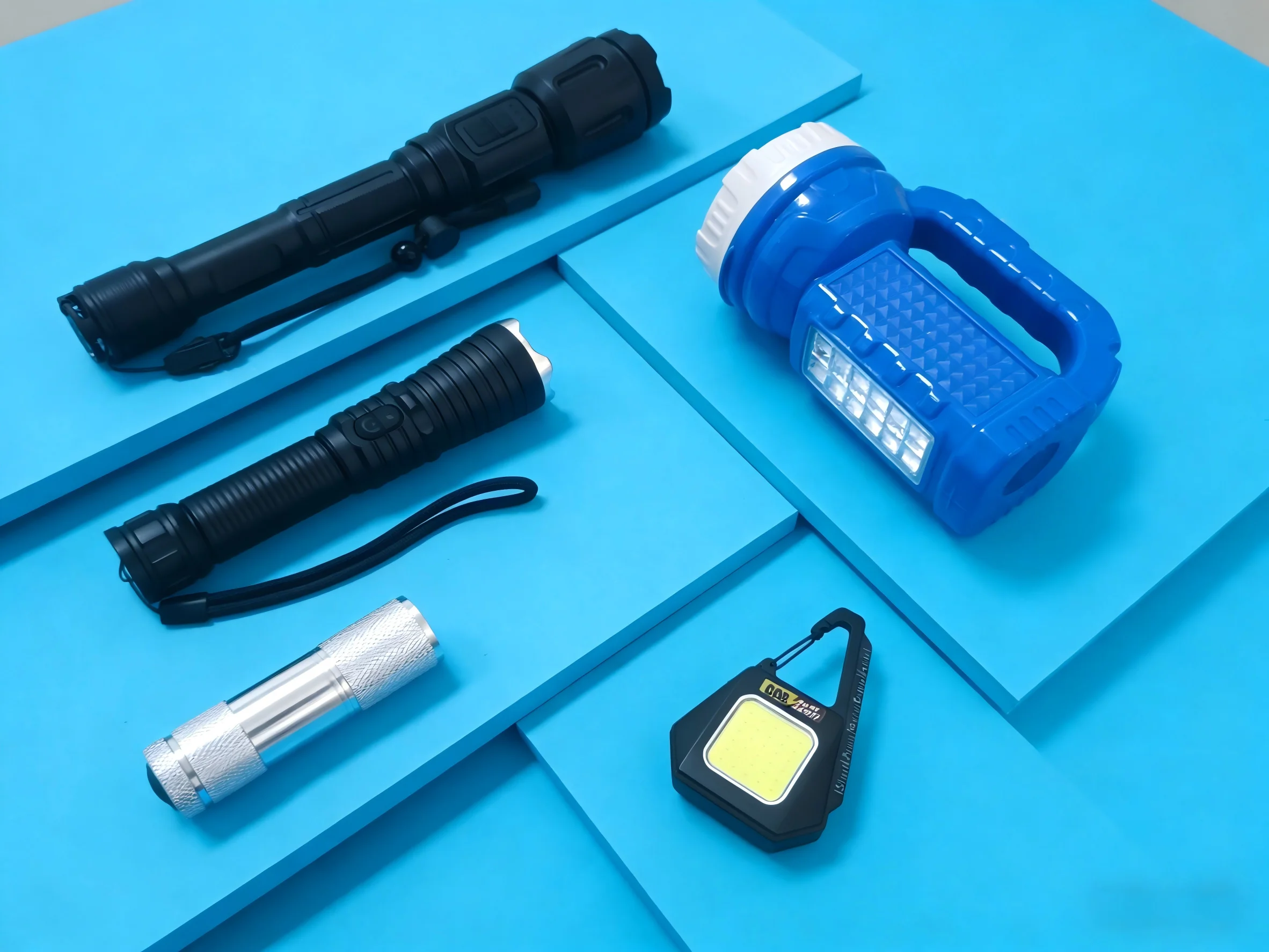 [Clearance Sale] Portable High Power Led Flashlight Emergency Lamp Rechargeable Torch Lantern Zoomable Waterproof Camp Spotlight