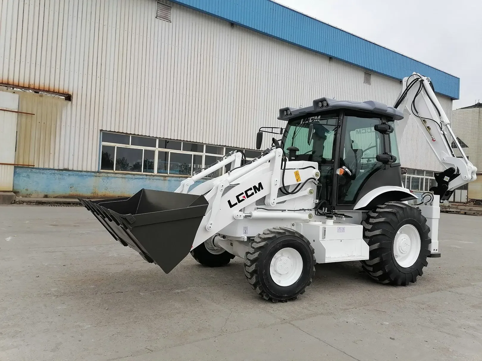 Trator com Carregador e Roda Escavadeira, Mini Retroescavadeira, 4x4