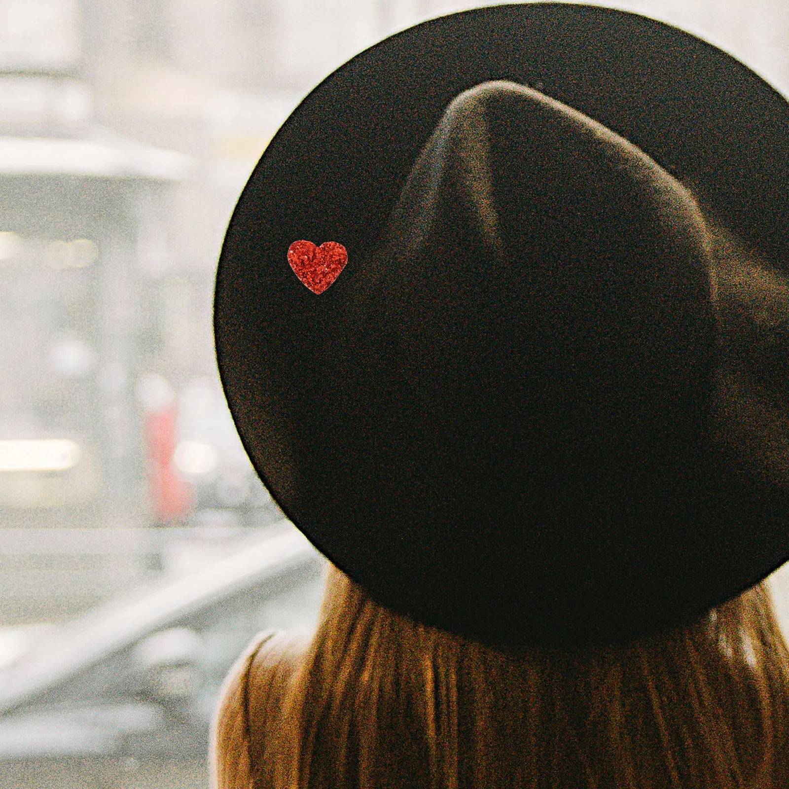 

200Pcs Heart Shape Sequin Patches Fashionable DIY Jewelry Making Decorative Craft Supplies for Clothing Accessories Bling