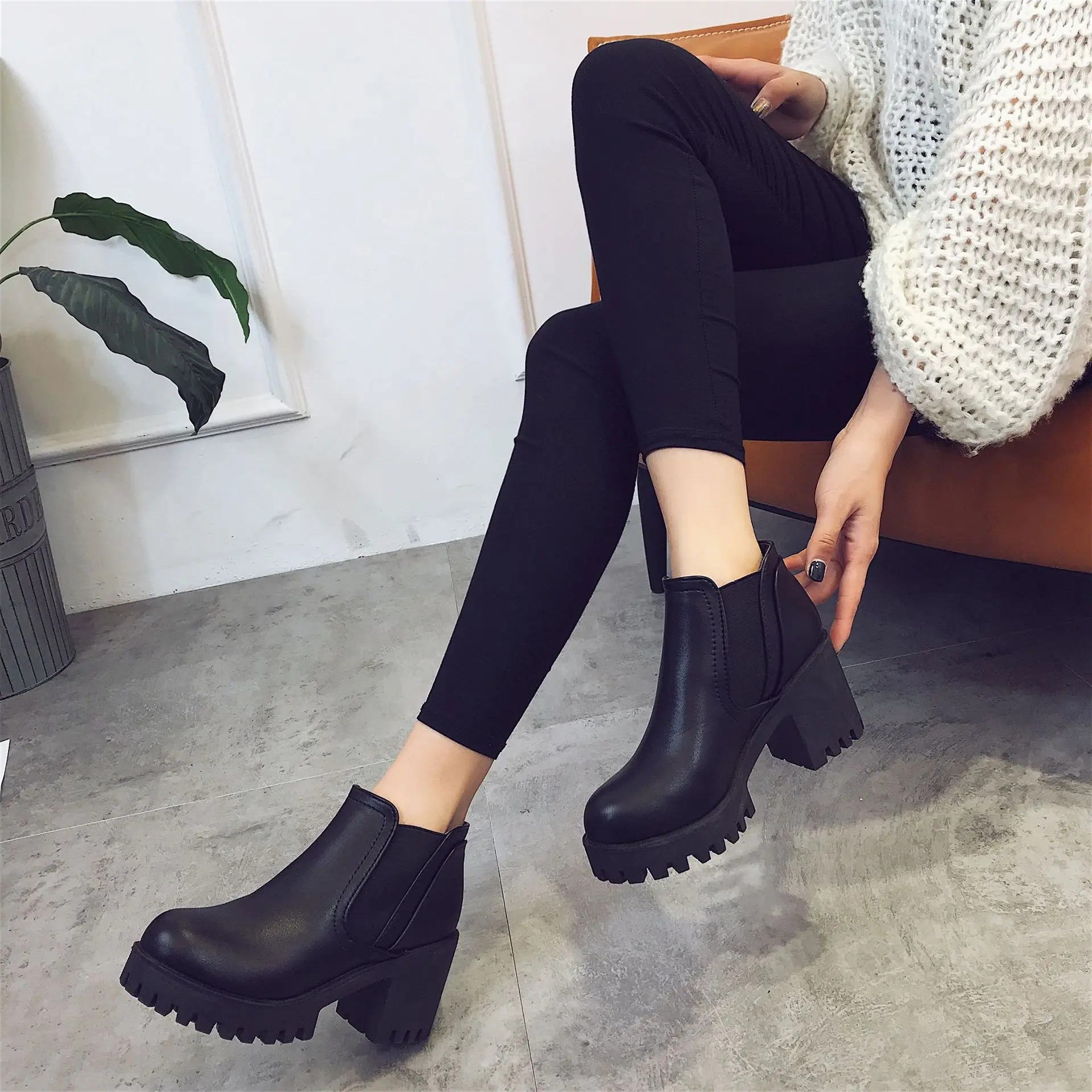 New Fashion Low-tube High-heeled Women\'s Short Boots Round Toe Wear-resistant Waterproof Platform Elastic Ankle Boots